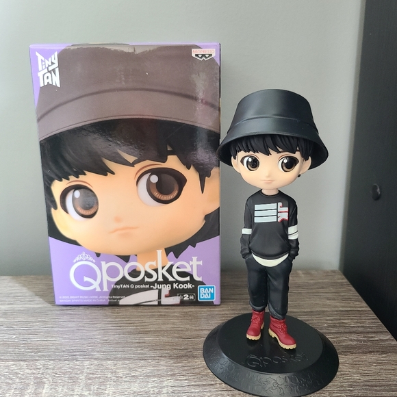 BTS Jung Kook Q Posket - Picture 2 of 3